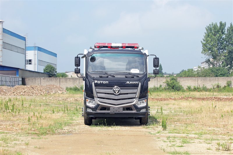 勾臂式垃圾车出车前检查：勾臂、锁紧、液压支腿与滚轮状态判定